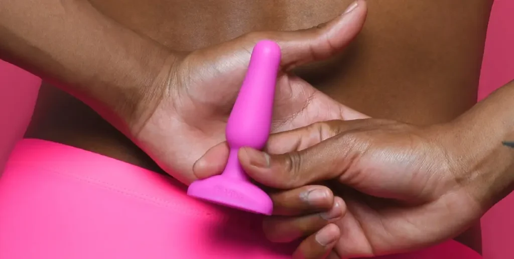 b-Vibe Novice Plug Vibrating Beginners Butt Plug - One Powerful Motor