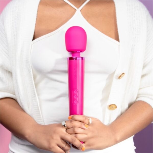 Le Wand Rechargeable Vibrating Wand Massager - Magenta