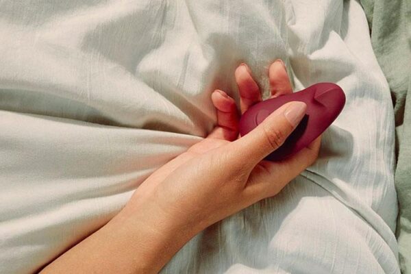 Dame | Pom Palm Vibe Flexible Clitoral Vibrator - Plum