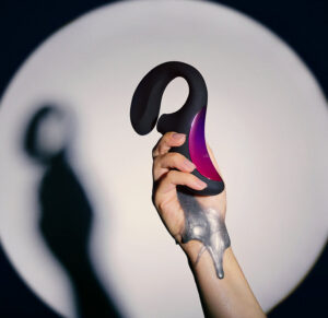 LELO Enigma Dual Stimulation Clitoris & G-Spot Massager - Black