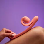 Snail Vibe Curve Clitoris & G-spot Vibrator - Peach