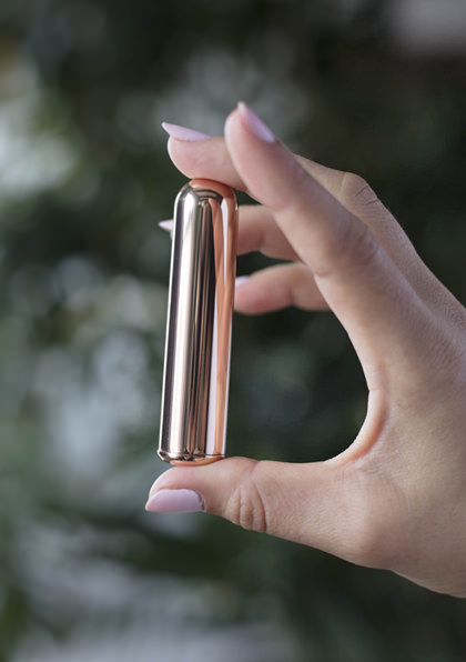 Le Wand | Chrome Mini Bullet Vibrator - Features