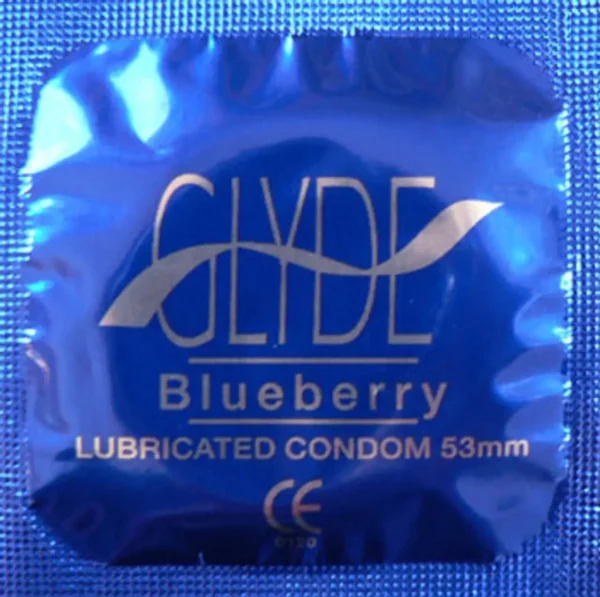 GLYDE ULTRA Thin Standard Fit Condoms Organic Blueberry Flavor 4-Count
