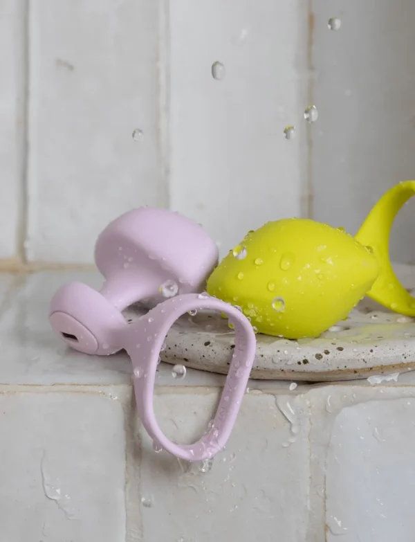 Dame Fin Finger Vibrator - Citrus & Quartz - Lifestyle